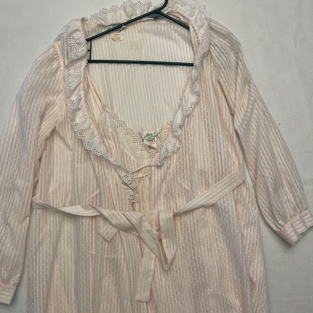 Juli of slumbertogs nightgown and robe vintage
Nightgown size M
Robe size S

#5